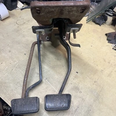 Ford Mustang GT 1968/Cougar juego de pedales de embrague para frenos manuales necesita reconstrucción Foto 1 de 4