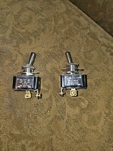 2 SPST TOGGLE SWITCH E-60272  LR-39145 20 AMP @ 125 V 3/4 H.P. 10 AMPS @ 277 VAC - Picture 1 of 3