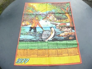 1 torchon ancien vintage en coton calendrier 1977 une partie de pêche - Picture 1 of 4