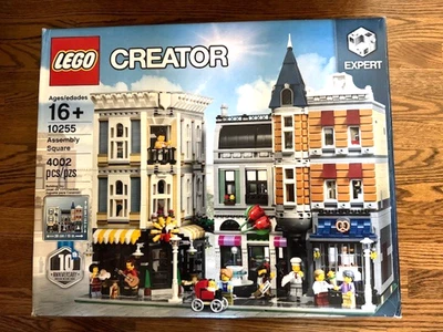 LEGO Creator Expert 10255 Assembly Square - 100% Complete w/ Box & Manual - Image 1 of 4