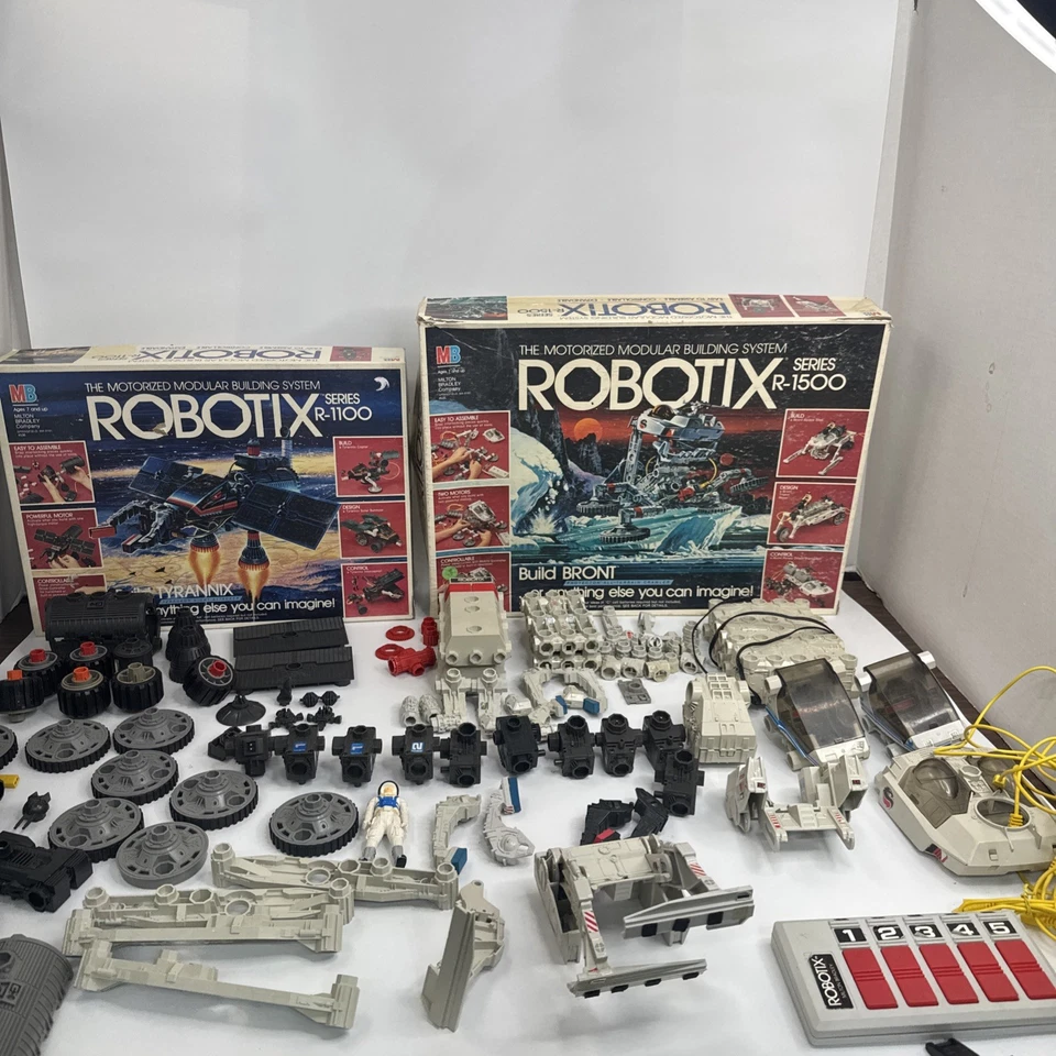 Lote EDIFICIO ROBOTIX. R-2000 R-1500 R-1100 TYRANNIX R-1000 Foto 1 de 4