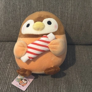 Takashoji brauner Pinguin Plüsch hält gestreifte Weihnachten Süßigkeiten Neu mit Etikett - Bild 1 von 2