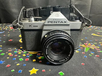 Cámara SLR Pentax Asahi K1000 de colección con lente óptica Pentax-M 50 mm 1:2 Foto 1 de 3