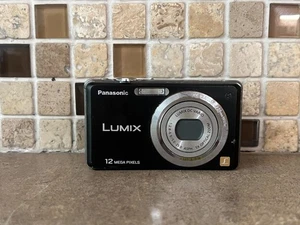 PANASONIC LUMIX DMC-FH1 12MP 5X ZOOM DIGITAL CAMERA - Picture 1 of 7