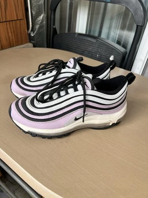 Nike Air Max 97 GS Talla 5.5Y Para mujeres 7 Lila Helada Negro Blanco 921522-500 Foto 1 de 4