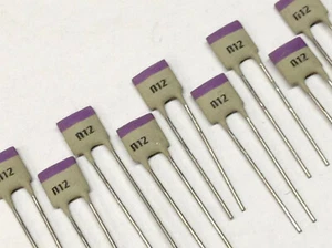 10 Stück HF-Kondensatoren Keramik radial bedrahtet 120pF 100V violett (M2144) - Picture 1 of 6