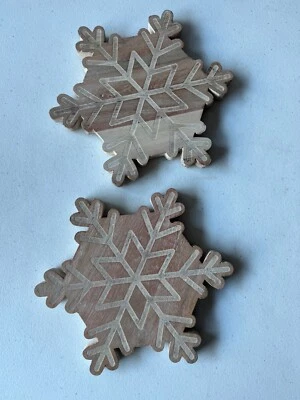 Juego de 2 remaches de copo de nieve Godinger 100 % madera de acacia para mostrador de cocina 8", Foto 1 de 2