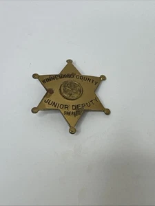 Distintivo Vintage Winnebago County Junior Deputy Adv da Collezione - Foto 1 di 4