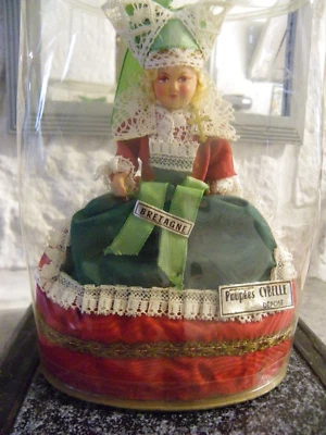 POUPEE FOLKLORIQUE PETITCOLLIN CELLULOID BRETAGNE AVEC BOITE  17 CM  TRES B ETAT - Photo 1/2