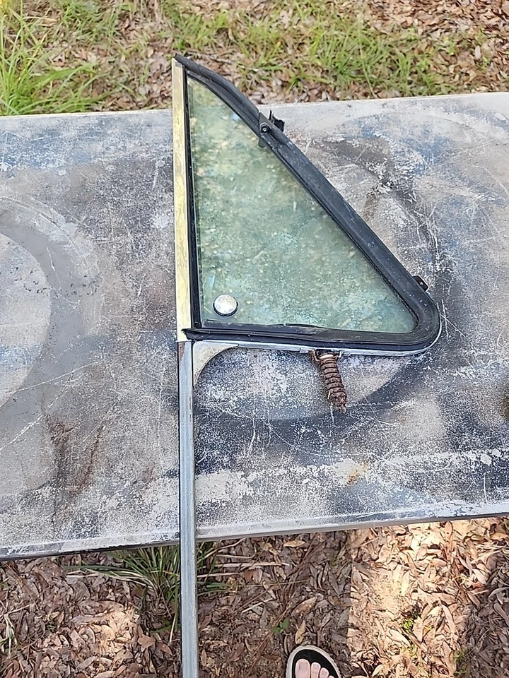 1971 95 Chevrolet G Series vent glass RH passenger wing window G10 G20 G30 Van  Foto 1 de 4