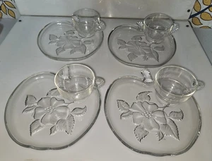 Hazel Atlas “Apple” Platos de bocadillo de vidrio en forma de manzana con tazas 4 juegos de colección - Imagen 1 de 12