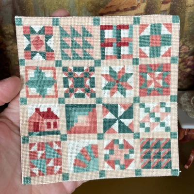 Кукольный домик ARTISAN PETIT POINT ковер ручной работы миниатюрный КВИЛТ КВАДРАТЫ пастельный ковер - Изображение 1 из 4