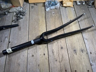 Horquilla de fibra de carbono Focus 700c horquilla de bicicleta de carretera 1-1/8 sin rosca USO dirección de carbono Foto 1 de 4