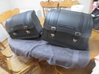 正品 Harley Davidson 皮革可拆卸鞍袋 2018+ 软尾 M8 FX 型号 — 第 1/4 张图片