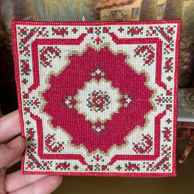 Кукольный домик ARTISAN PETIT POINT ковер ручной работы миниатюрный красный зеленый рождественский ковер - Изображение 1 из 4