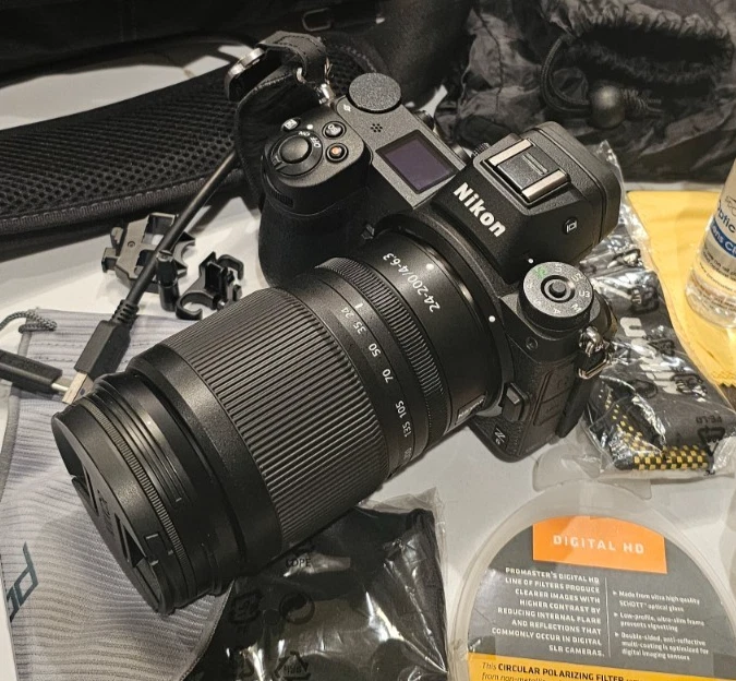 Nikon Z6 Mirrorless con accesorios!  ¡Apenas usado!  Pagado $3,500 Foto 1 de 4