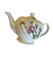 Vintage Porcelain White Teapot Gold Trim Pink Roses - Bild 1 von 6