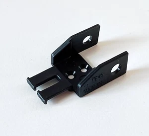 IGUS 060-20-12PZ Cable Trunking Mounting Bracket W/ Integrated Strain Relief - Picture 1 of 7