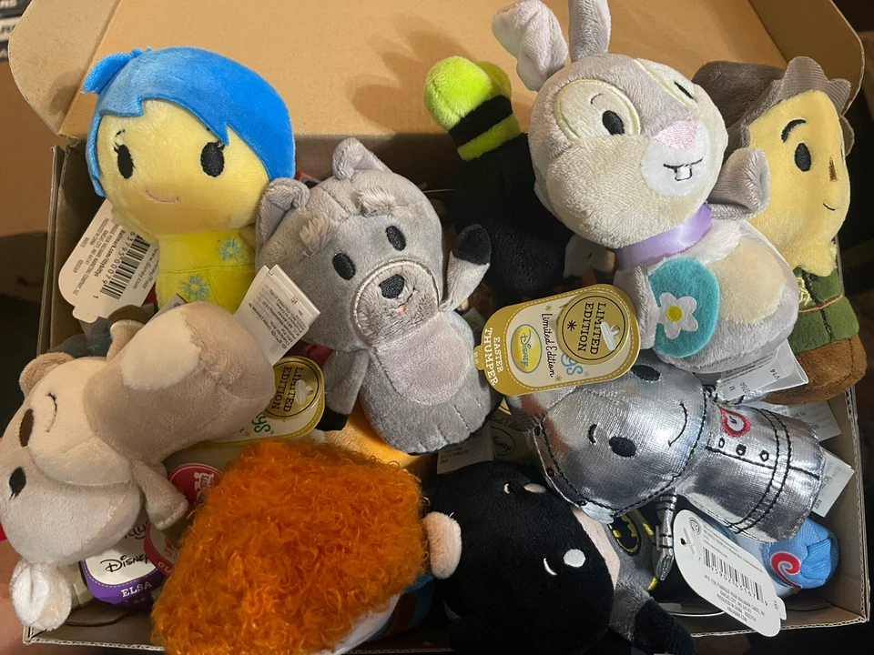 HALLMARK ITTY BITTY PICK & CHOOSE - Mágico de Oz, Inside Out, Star Wars, etc - Imagem 1 de 1