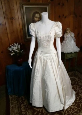 美丽的 Alfred Angelo 婚礼礼服 10 码丝绸幻觉领线! #10 — 第 1/4 张图片