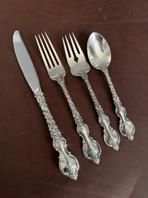 Cuchara tenedor cuchillo de 4 piezas de plata esterlina International Du Barry Foto 1 de 4