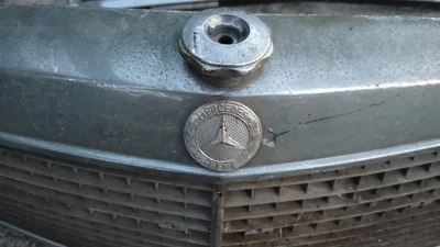1968-1976 Mercedes-Benz решетка оболочка - 115 880 05 83 - подходит для Mercedes 240D и 220D - Изображение 1 из 4