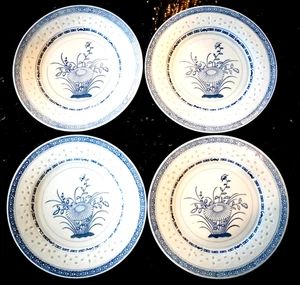 4 Chinese Blue & White Porcelain Rice Eyes & Chrysanthemum 10" Dinner Plates - Picture 1 of 3
