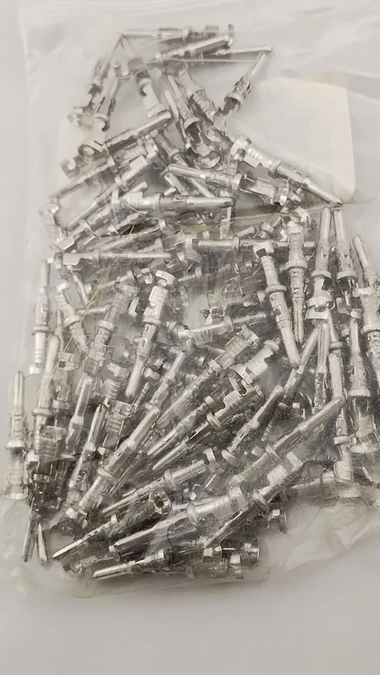 100 PIEZAS SUELTAS ITT cañón APK-PB25A25-002 pin de contacto tamaño 2,5 mm estaño de crimpado Foto 1 de 4