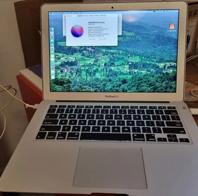 Apple MacBook Air 13.3" (128GB SSD, Intel Core i5 5th Gen., 1.80 GHz, 8GB). - Image 1 of 3