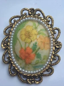 Vintage Victorian Oval Gold Cameo Flowers Acrylic Glazed Brooch Pin Novelty - Picture 1 of 11
