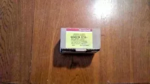 HONEYWELL Q3451B1715 FURNACE PILOT IGNITER - Picture 1 of 2