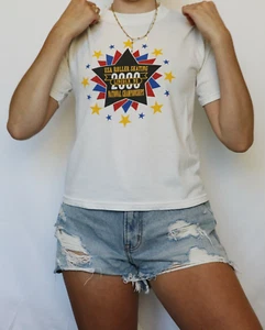 VINTAGE 2000 USA ROLLER SKATING WHITE YELLOW RED & BLUE TEE SZ L - Bild 1 von 5