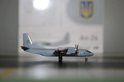 Avión modelo Antonov An-26 48 (LH4326) de la Fuerza Aérea Ucraniana JC Wings 1:400 Foto 1 de 4