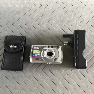 Vivitar Digital Camera Vivicam 5660 5.0MP Silver Tested - Image 1 of 4