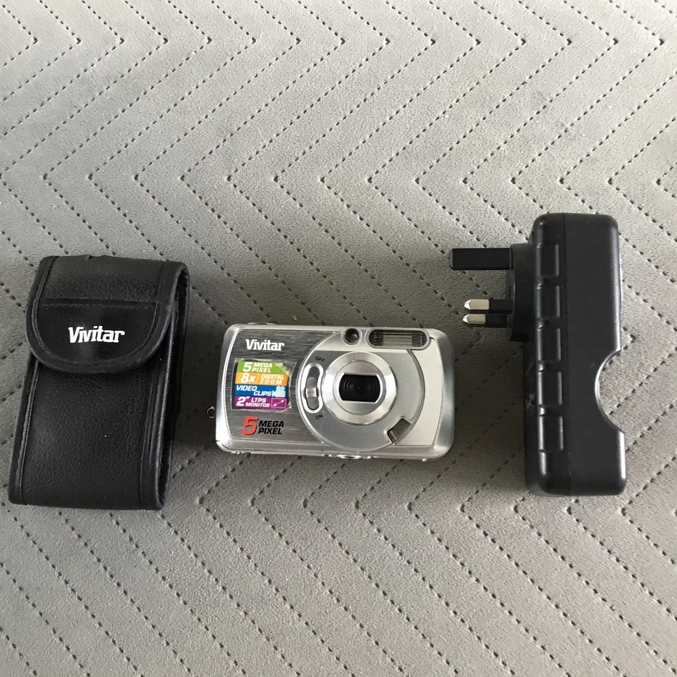 Vivitar Digital Camera Vivicam 5660 5.0MP Silver Tested - Image 1 of 4