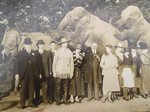 Fotografía ORIG 1910 Circus Elephants, Venice CA, con personaje tipo Buffalo Bill - Imagen 1 de 13