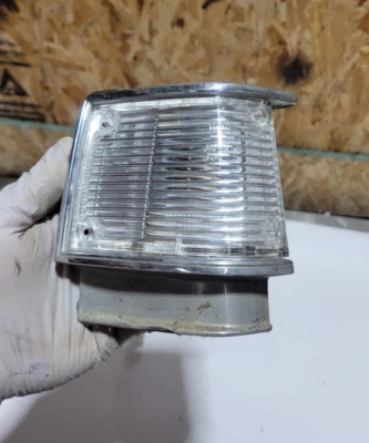 76 77 TOYOTA CELICA RA29 CLEAR CORNER LAMP LIGHT MARKER PASSENGER RIGHT OEM USED - Image 1 of 4