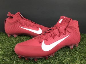 12 wide football cleats