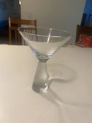 Juego de 3 pedestales Artland Prescott de vidrio Martini esmerilado con vástago de panal Foto 1 de 4