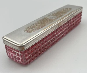 Antiguo tocador caja de vidrio rosa sin marca tapa plateada 18 cm de largo - Imagen 1 de 22