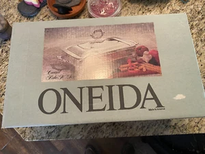 Oneida Silver Plate Covered Bake N Serve 2 Qt. Ovenware Glass Liner Vintage NOS - Picture 1 of 4