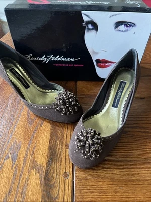 Beverly Feldman Chocolate Pump NIB Sz 6M - Imagem 1 de 3