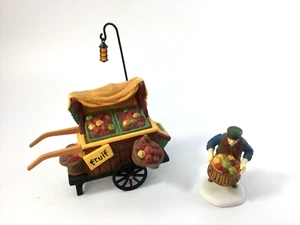 Department 56 Heritage Village Chelsea Market Fruit Monger and Cart 5813-0 - Bild 1 von 3