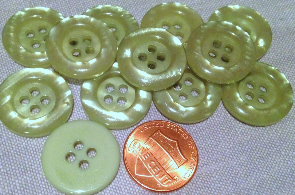 12 Pale Green Pearlized Plastic Buttons 3/4" 19mm # 7546 - Image 1 of 1