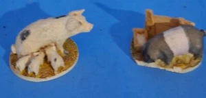 Two Small Pig Figurines Made & Handpainted in Scotland, 1986 - Picture 1 of 6
