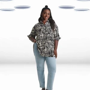 Ex Simply Be Women's Plus Size Mono Print Crinkle Shirt in Black - Picture 1 of 5