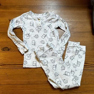 Baby Gap white blue cookies and milk long sleeve pajama set SIZE 5 - Picture 1 of 4