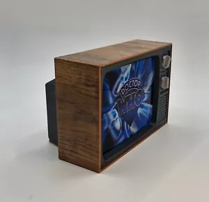 Doctor Who, Dr Who Retro TV Display – USB Illuminated Screen - Home Decor - Gift - Picture 1 of 5