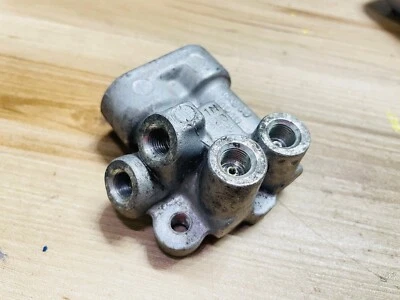 Subaru Legacy 1997-2004 válvula dosificadora de freno de medición de presión PCV OEM B25 Foto 1 de 3