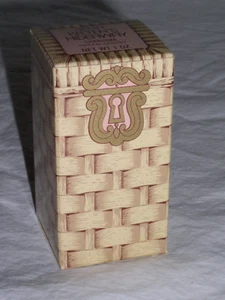 Avon KITTEN'S HIDEAWAY DECANTER 1oz Charisma Cream Sachet - NEW OLD STOCK - Picture 1 of 4